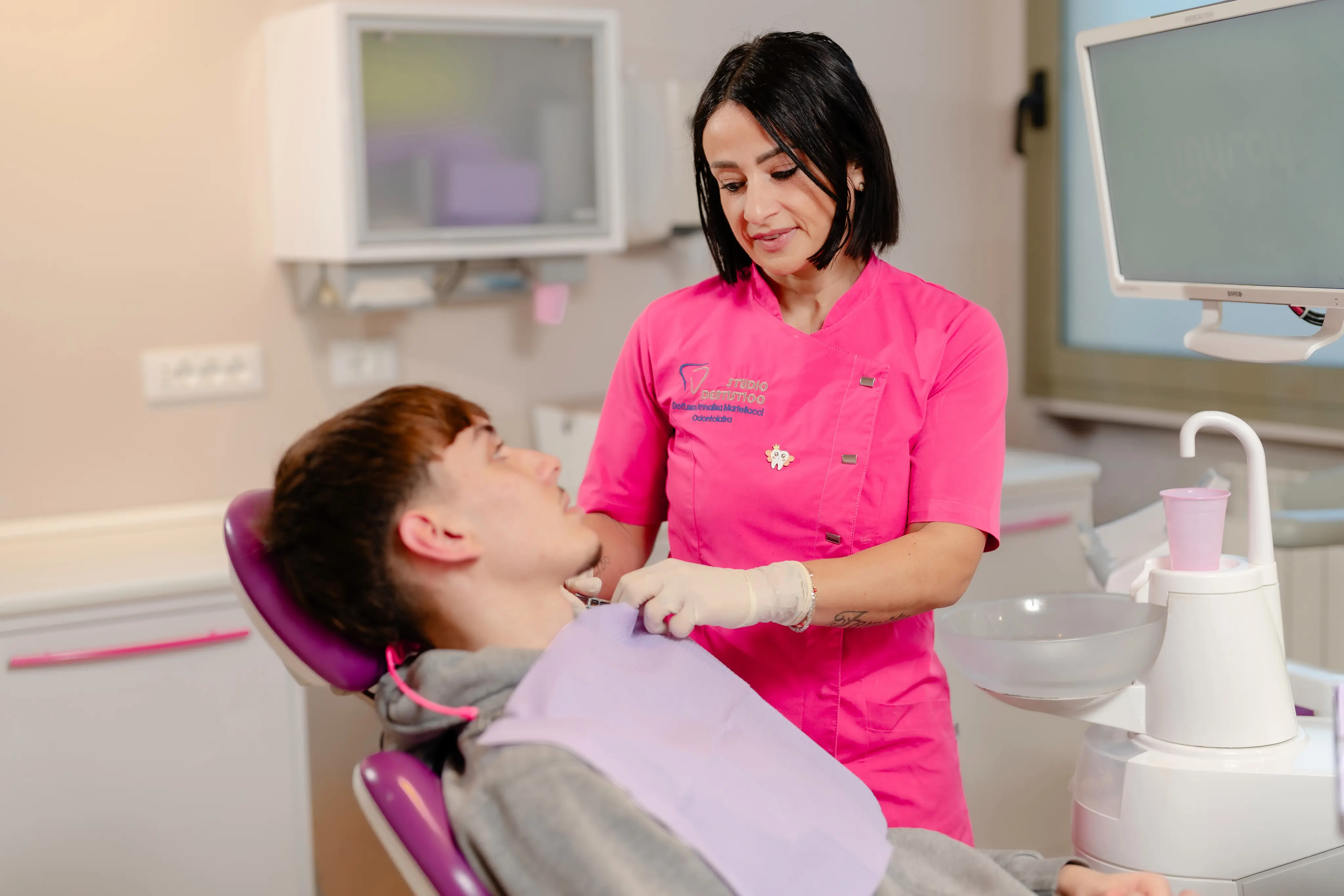 Esempio di bite gnatologico personalizzato per la terapia dei disturbi masticatori e posturali.