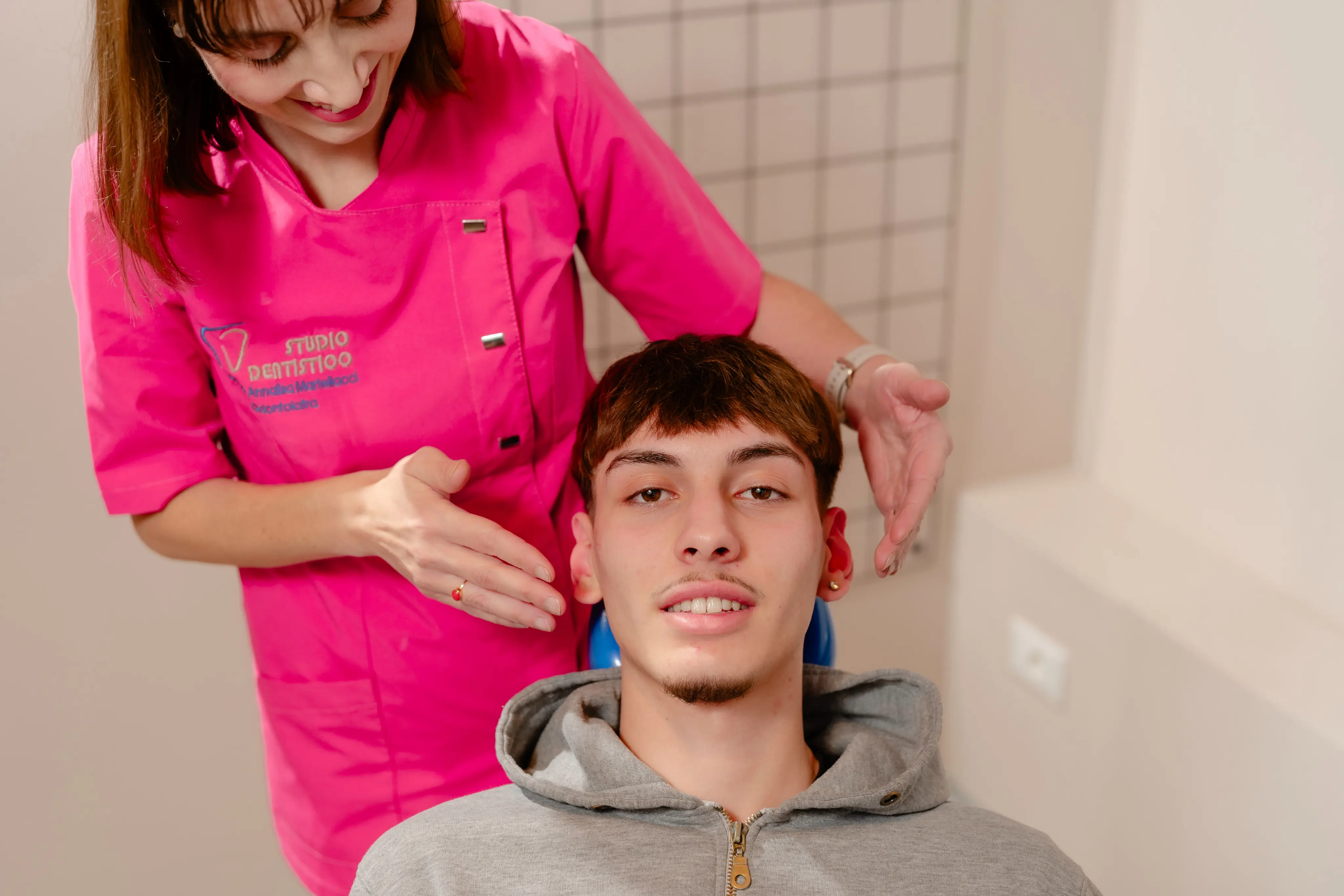 Visita specialistica di gnatologia a Pisa presso lo Studio Martellacci per la cura dei disturbi dell'articolazione temporo-mandibolare.