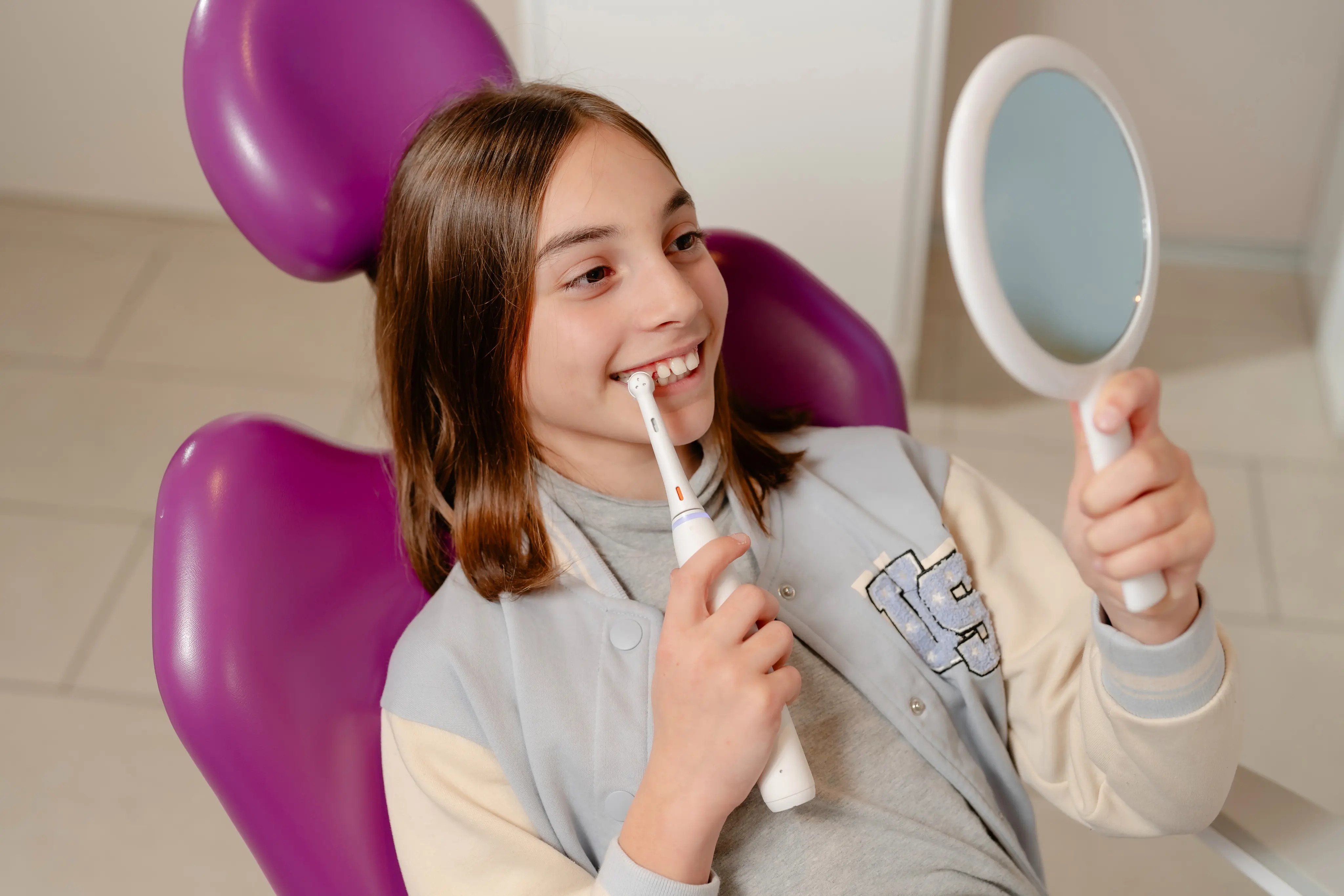 Seduta di igiene dentale professionale a Pisa presso lo Studio Martellacci per la prevenzione e la salute del sorriso.