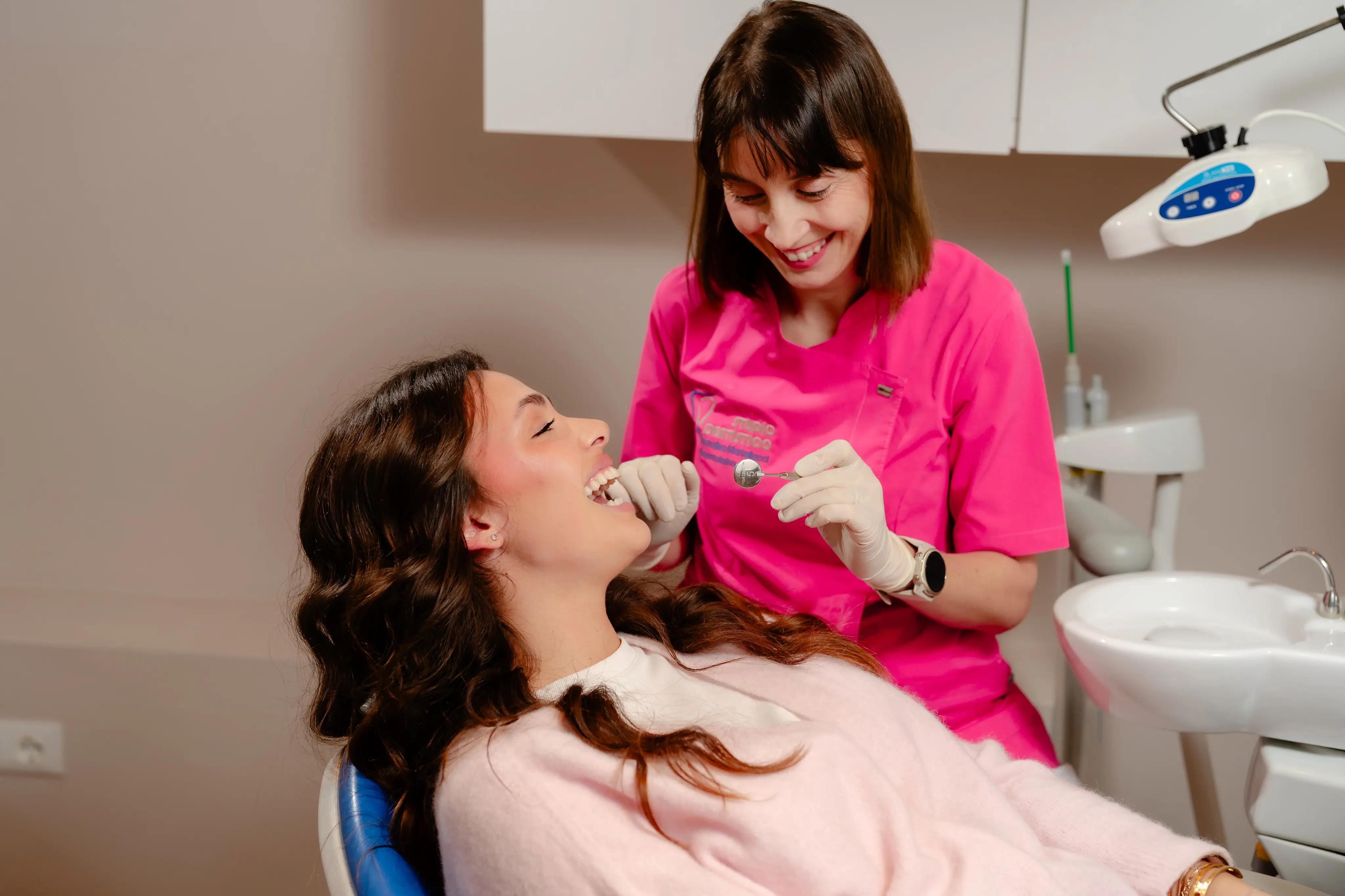Trattamenti di odontoiatria conservativa a Pisa presso lo Studio Martellacci: cura della carie e restauro dentale.